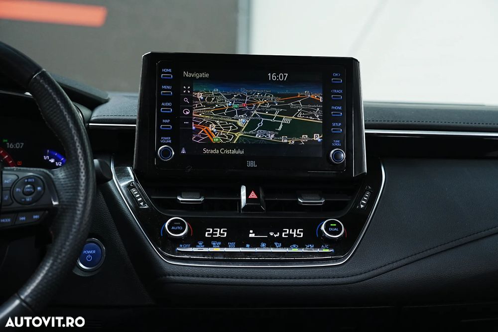 Toyota Corolla 2.0 HSD Exclusive Plus GR Sport Bi-Tone - 31