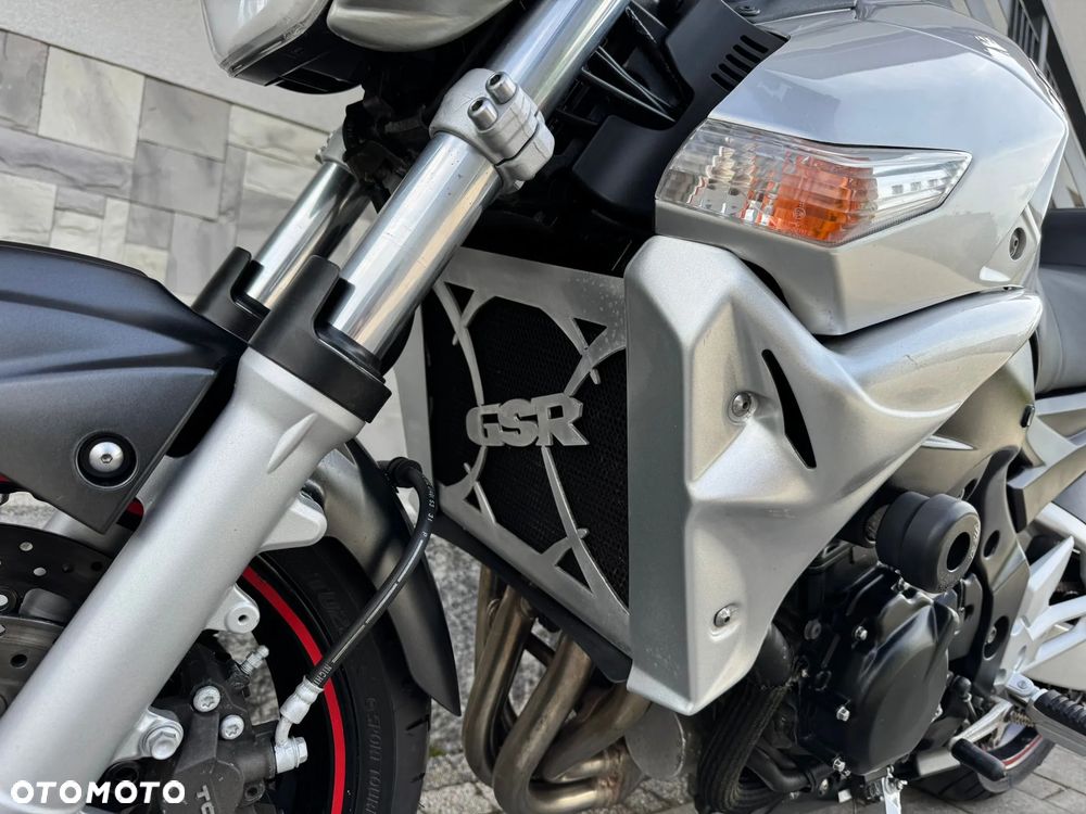 Suzuki GSR - 31
