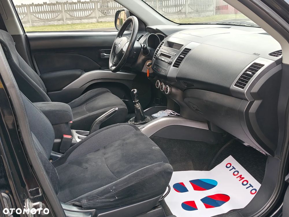 Mitsubishi Outlander 2.0 DI-D 4WD Intense - 18