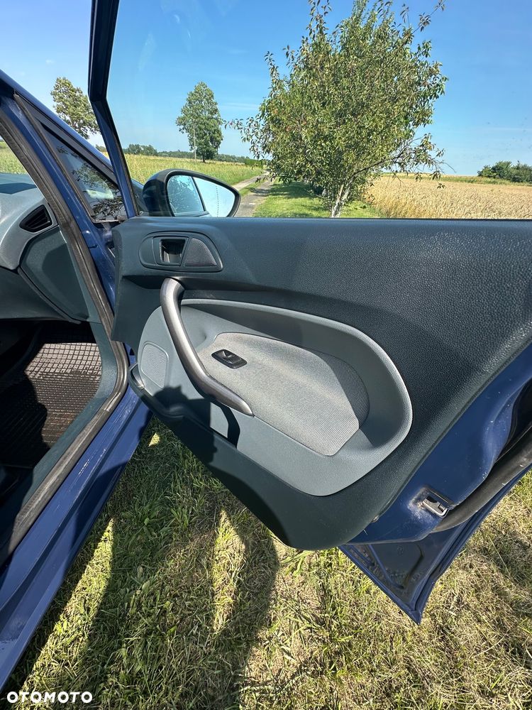 Ford Fiesta 1.4 TDCi Ambiente - 23