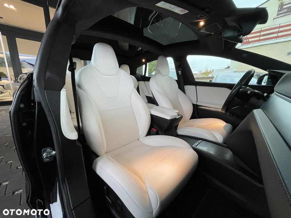 Tesla Model S - 14