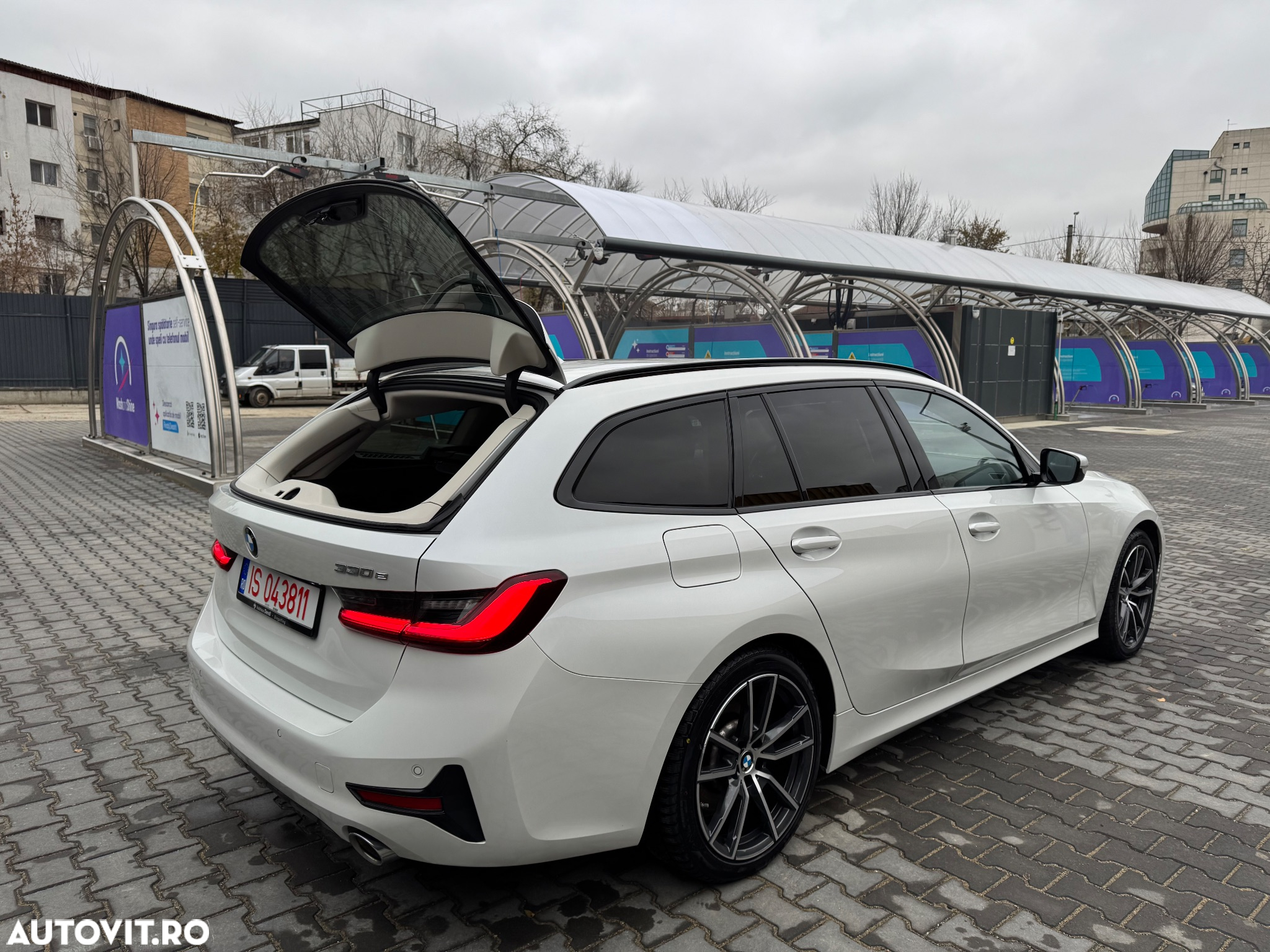 BMW Seria 3 330e Touring Aut. Sport Line - 11