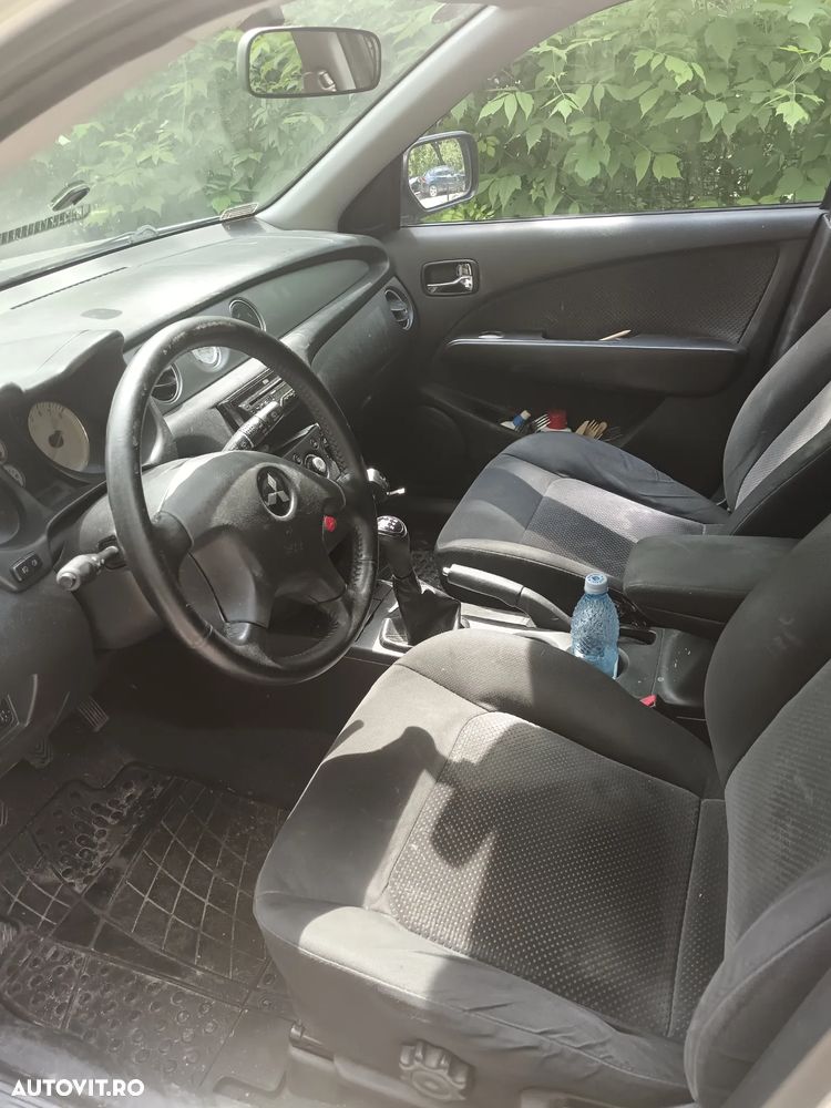 Mitsubishi Outlander 2.0 Comfort 4x4 - 2