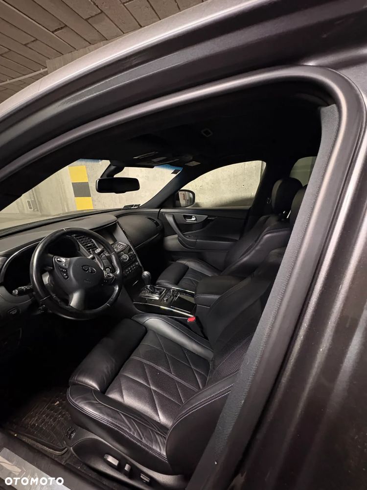 Infiniti QX70 3.7 S Design - 6