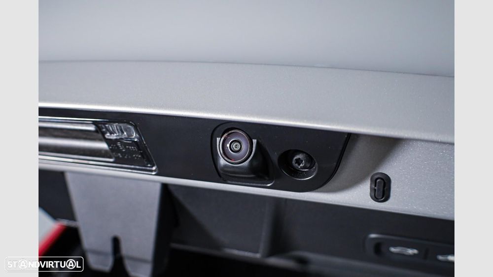 Volvo XC 40 2.0 B3 Plus Dark - 21