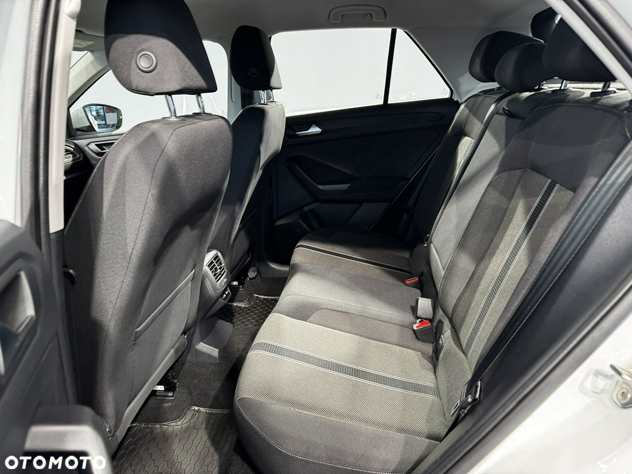 Volkswagen T-Roc - 14