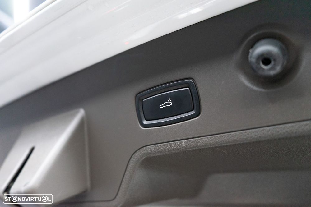 Porsche Panamera Sport Turismo 4 E-Hybrid - 23