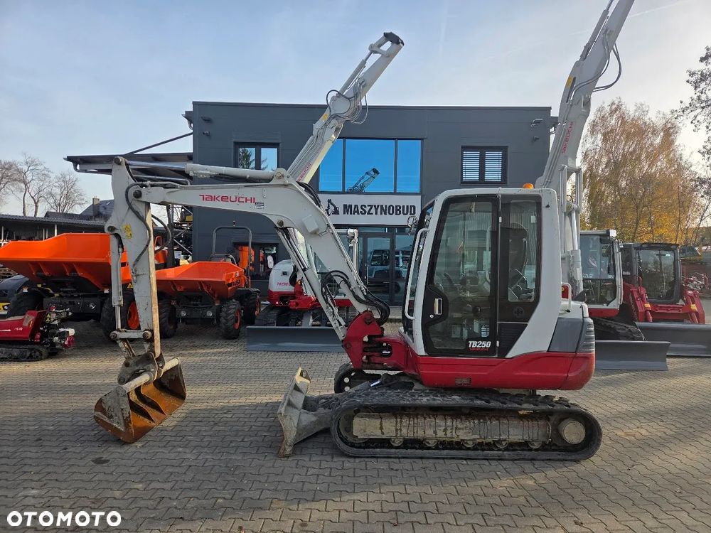 Takeuchi Koparka Gąsienicowa Takeuchi TB250 - 3 łyżki w komplecie - 1