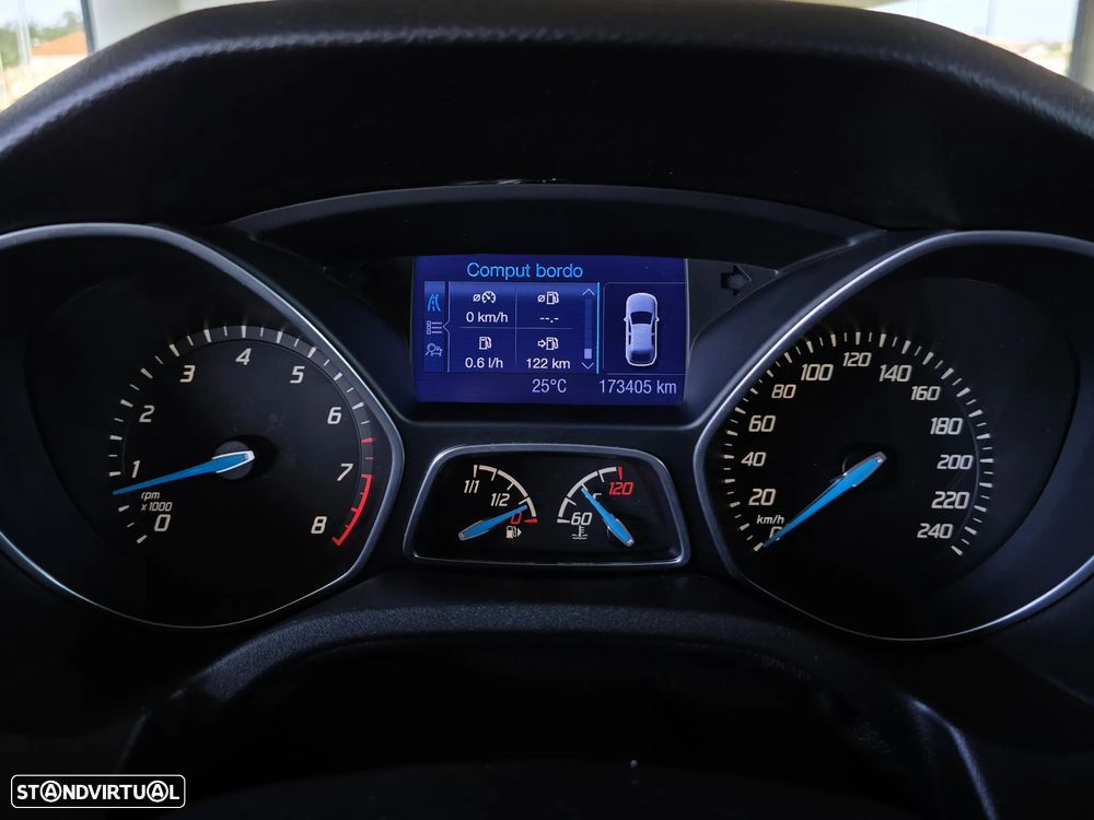 Ford Focus 1.0 EcoBoost S&S Champions Edition - 25