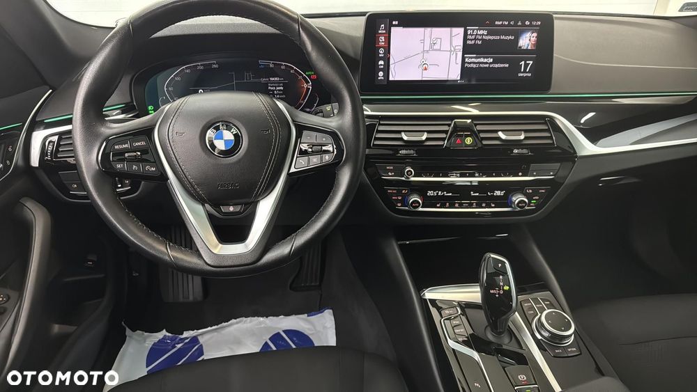 BMW Seria 5 520d xDrive mHEV - 15