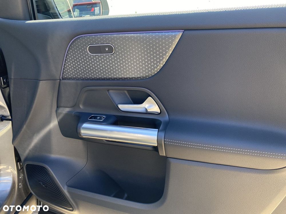 Mercedes-Benz GLA - 21