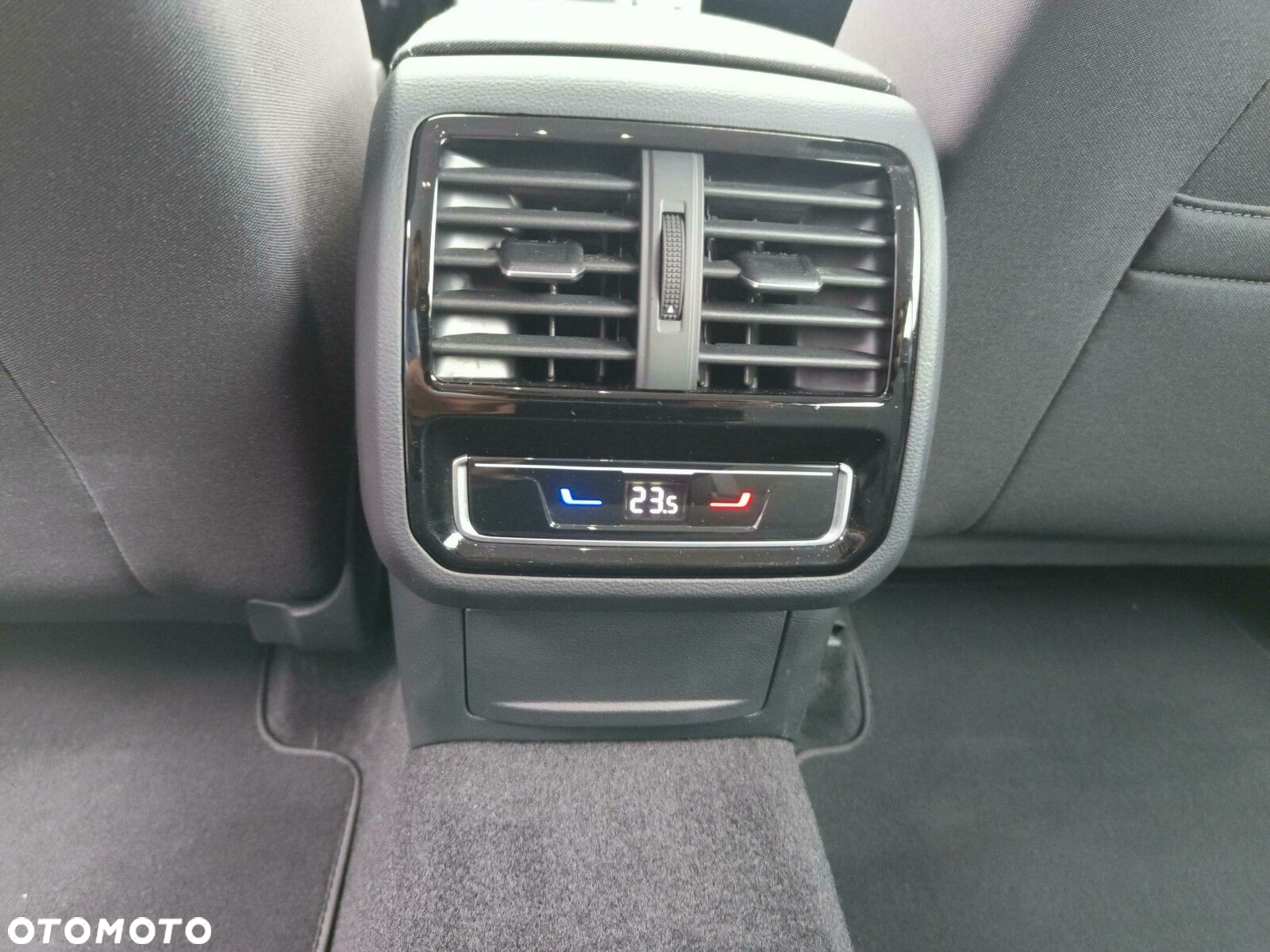 Volkswagen Passat 2.0 TDI EVO Business DSG - 24