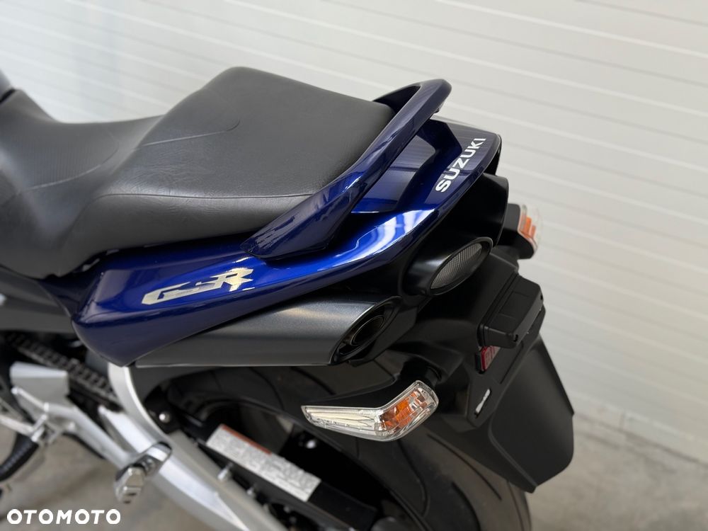Suzuki GSR - 35