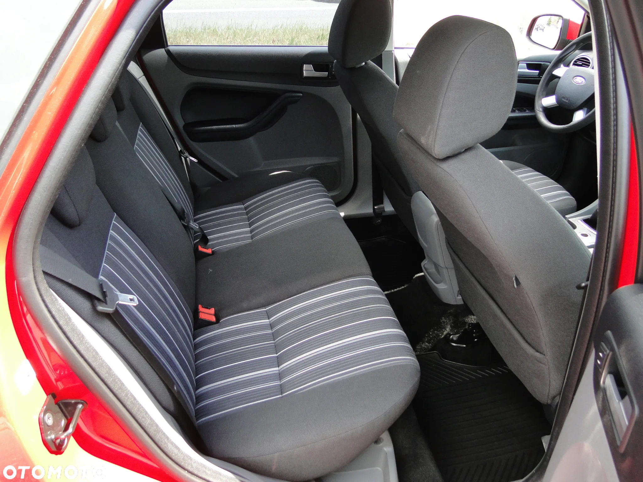 Ford Focus 1.6 16V Ghia - 11