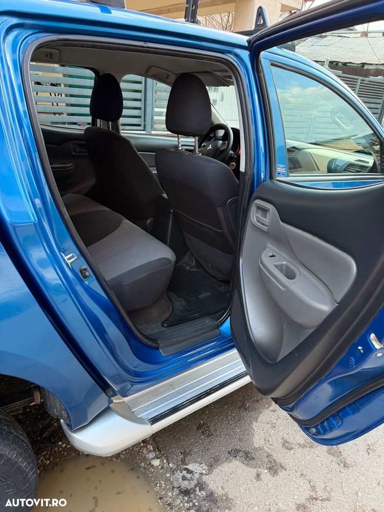 Mitsubishi L200 Double Cab M/T Invite - 32