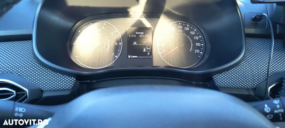 Dacia Logan TCe 90 CVT Comfort - 8