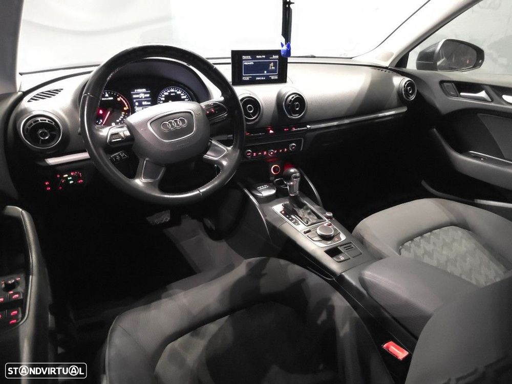 Audi A3 Sportback 1.6 TDI Attraction S tronic - 19