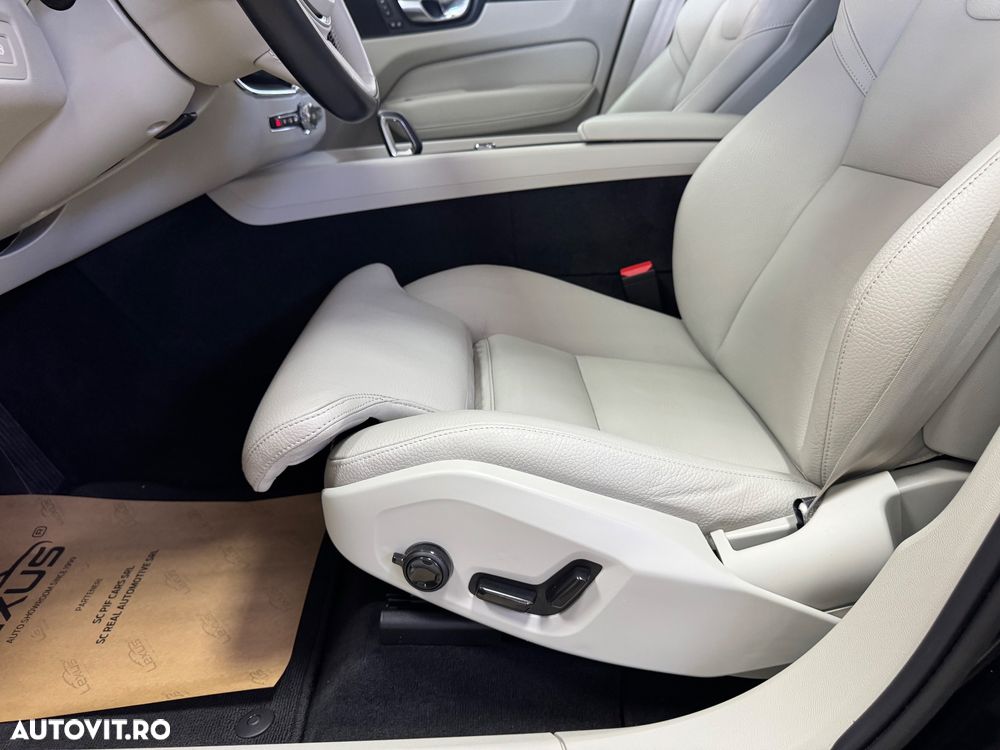 Volvo XC 60 T6 AWD Plus Dark - 24