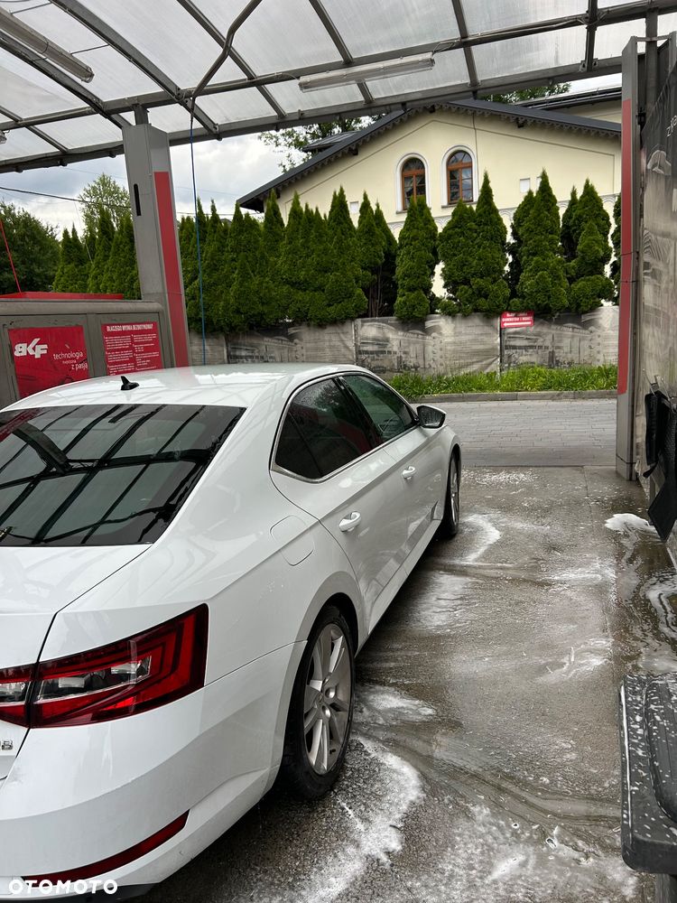 Skoda Superb 2.0 TDI Ambition DSG - 10