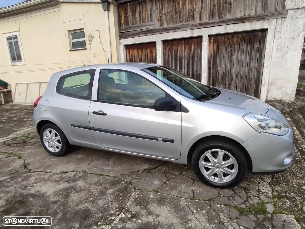 Renault Clio 1.2 Confort Authentique GPL - 9