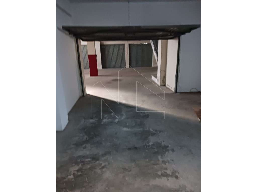 Garagem fechada no Bairro do Liceu - Aveiro - Grande imagem: 2/5