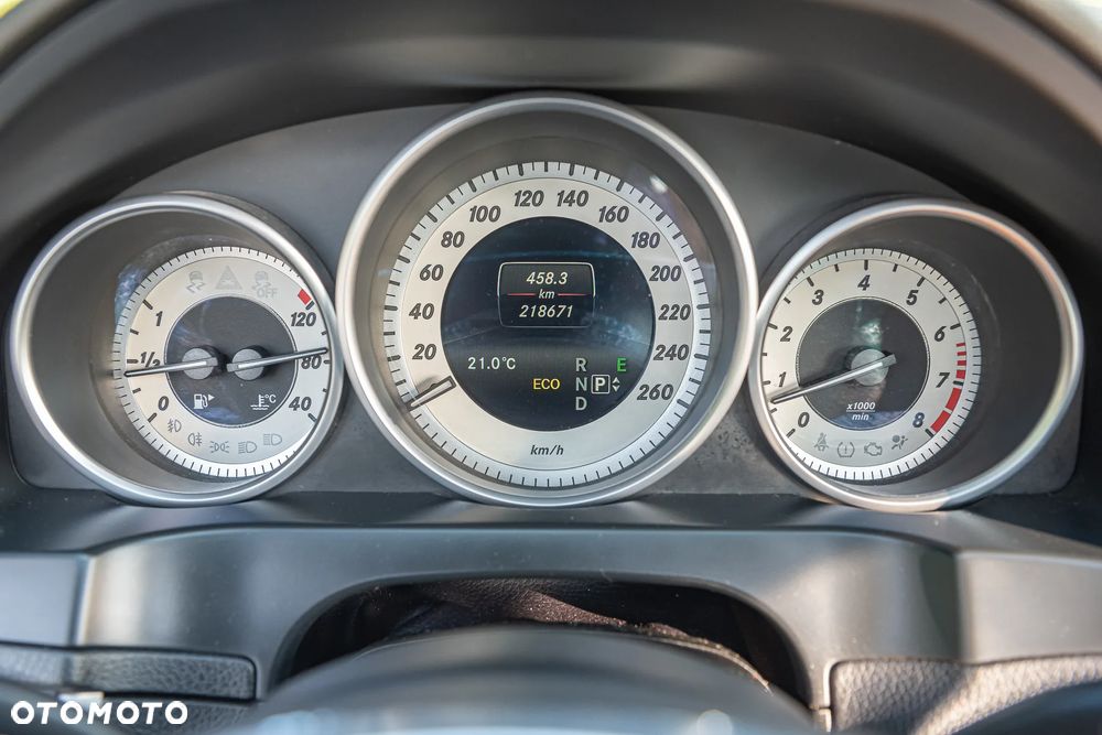 Mercedes-Benz Klasa E 200 4-Matic 9G-TRONIC - 35