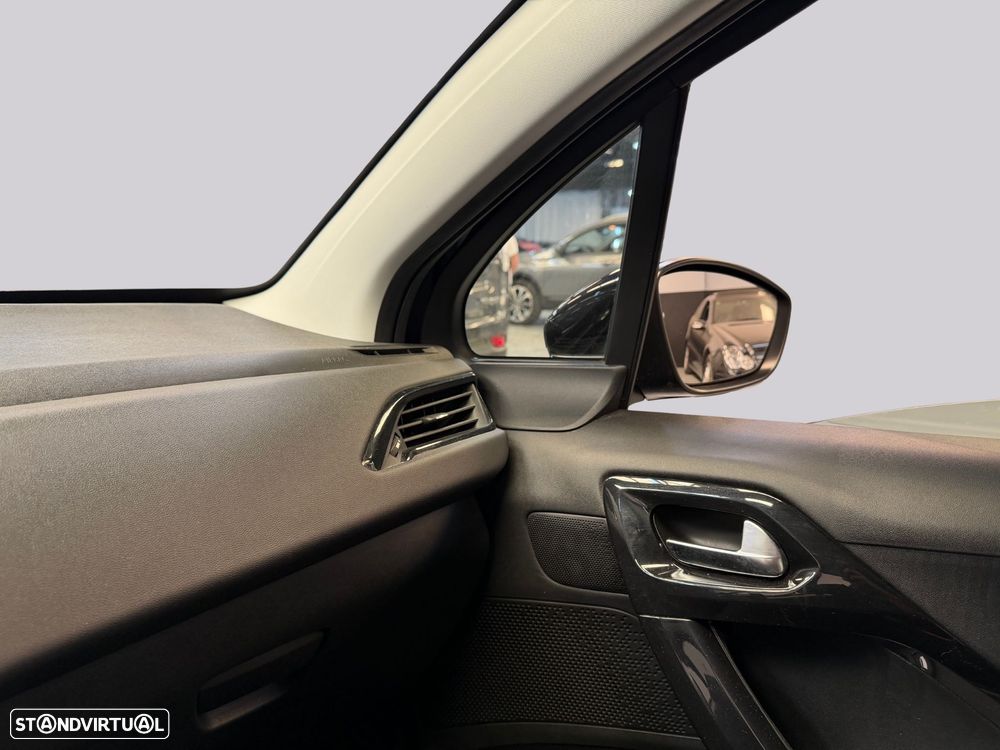 Peugeot 208 - 27