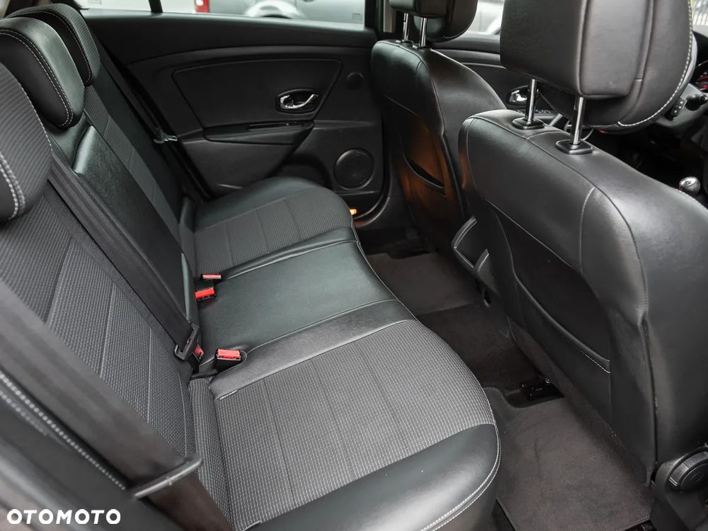 Renault Megane TCe 180 GT - 25