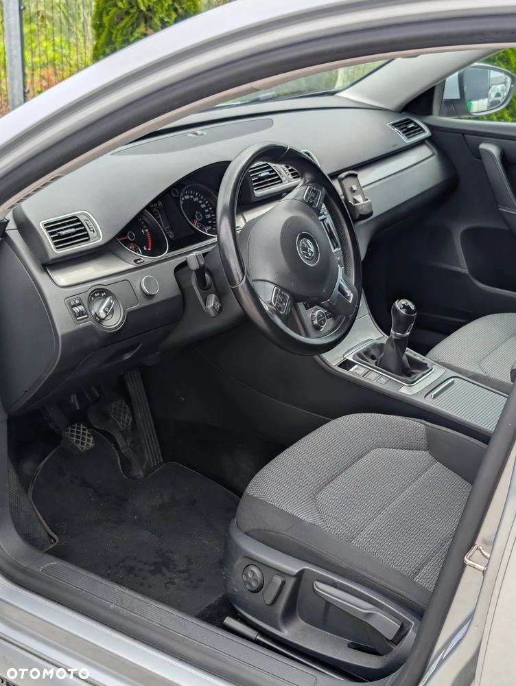 Volkswagen Passat 2.0 Blue TDI SCR Comfortline - 12