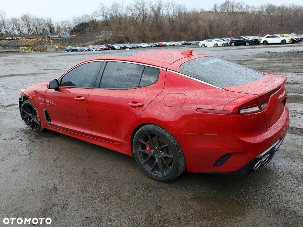 Kia Stinger - 4