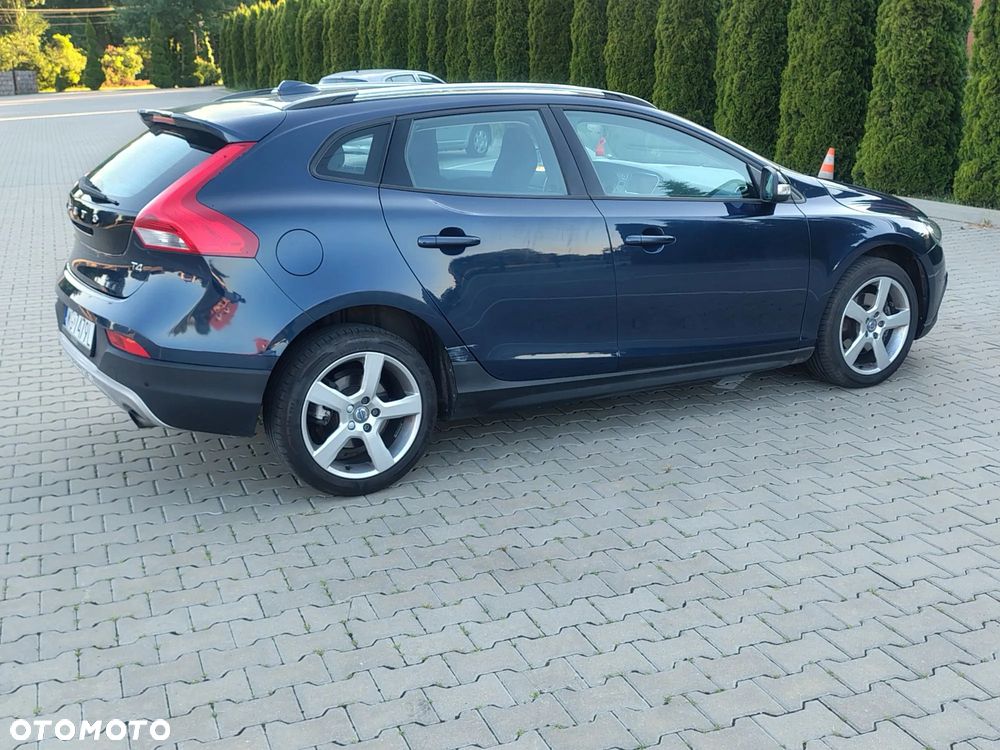 Volvo V40 Cross Country - 10