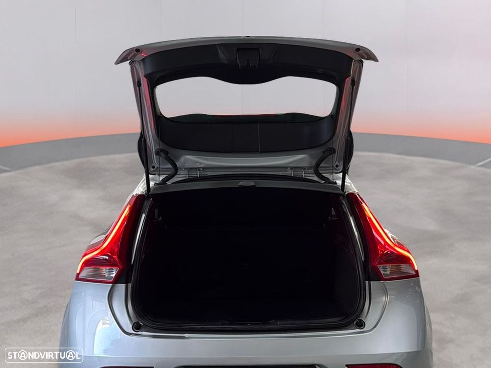 Volvo V40 2.0 D3 Momentum - 19