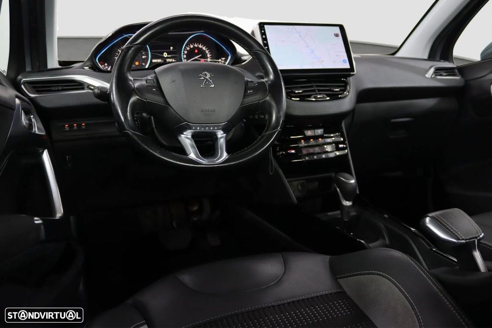 Peugeot 2008 1.2 PureTech Allure EAT6 - 4