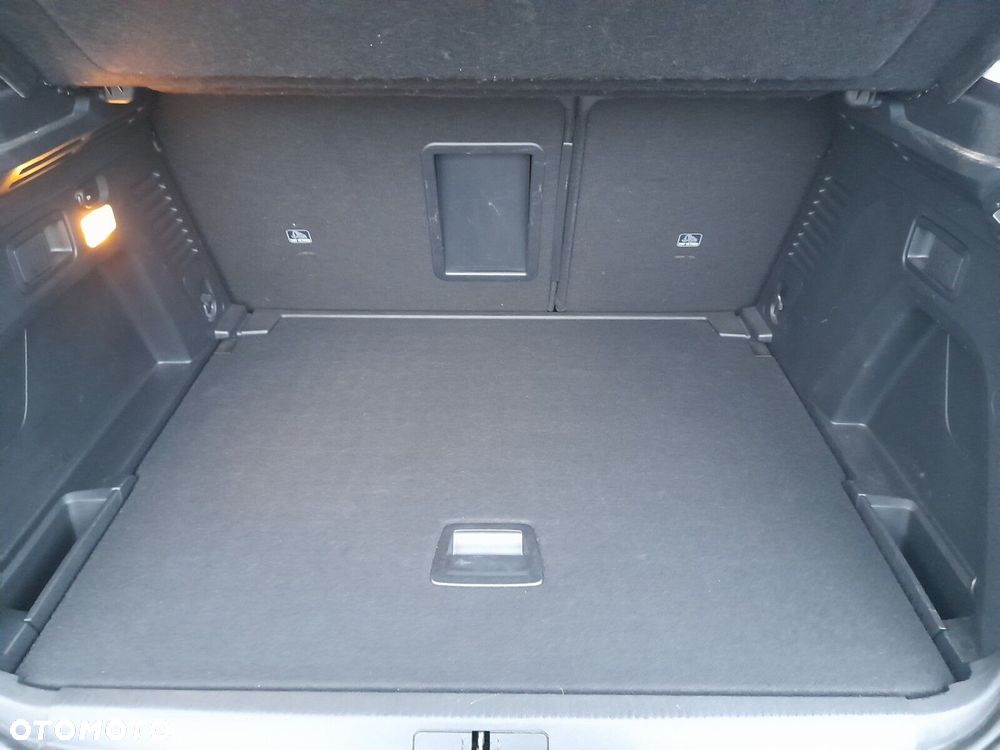 Peugeot 3008 1.2 PureTech Allure S&S EAT8 - 19