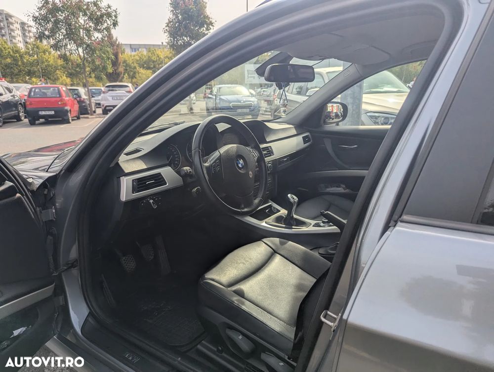 BMW Seria 3 318d Touring - 10