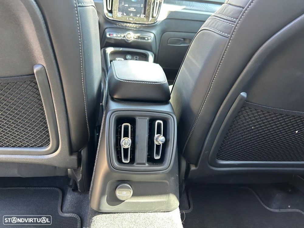 Volvo XC 40 1.5 T4 PHEV Plus Dark - 28