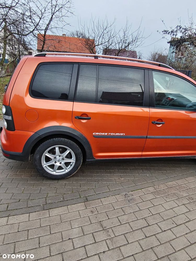 Volkswagen Touran 2.0 TDI DPF Cross - 3