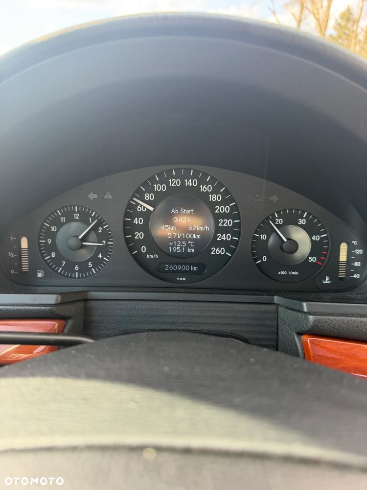 Mercedes-Benz Klasa E 200 CDI Classic DPF - 11