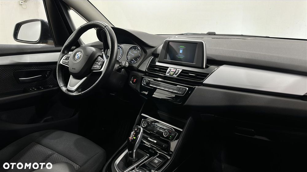 BMW Seria 2 218d - 15