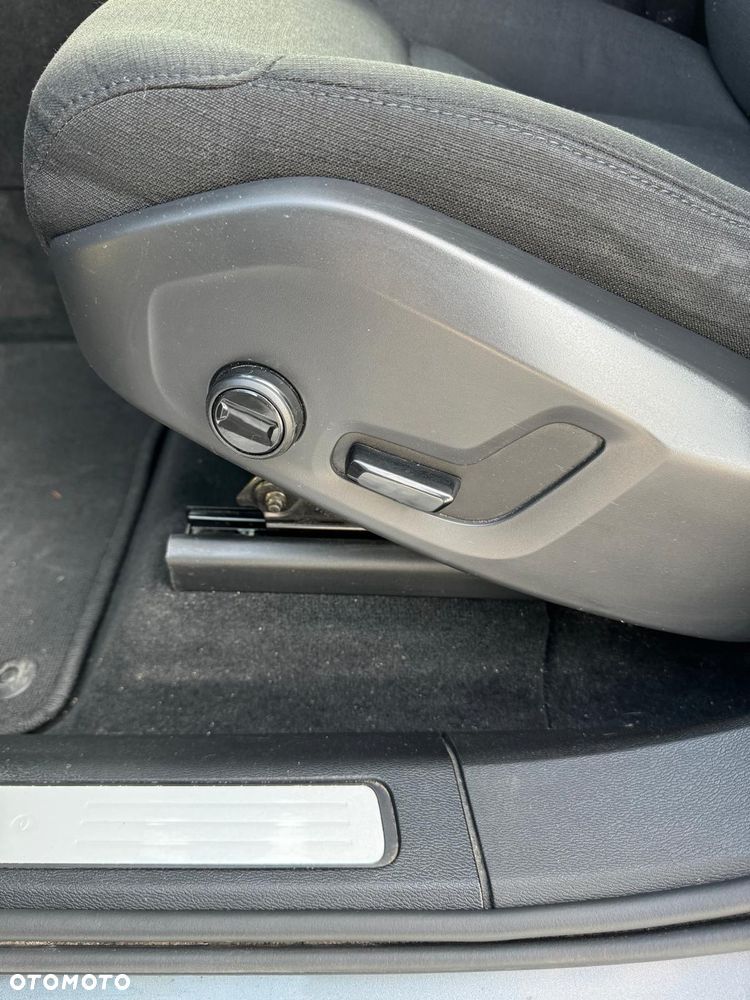 Volvo XC 60 B4 B Geartronic Momentum Pro - 27