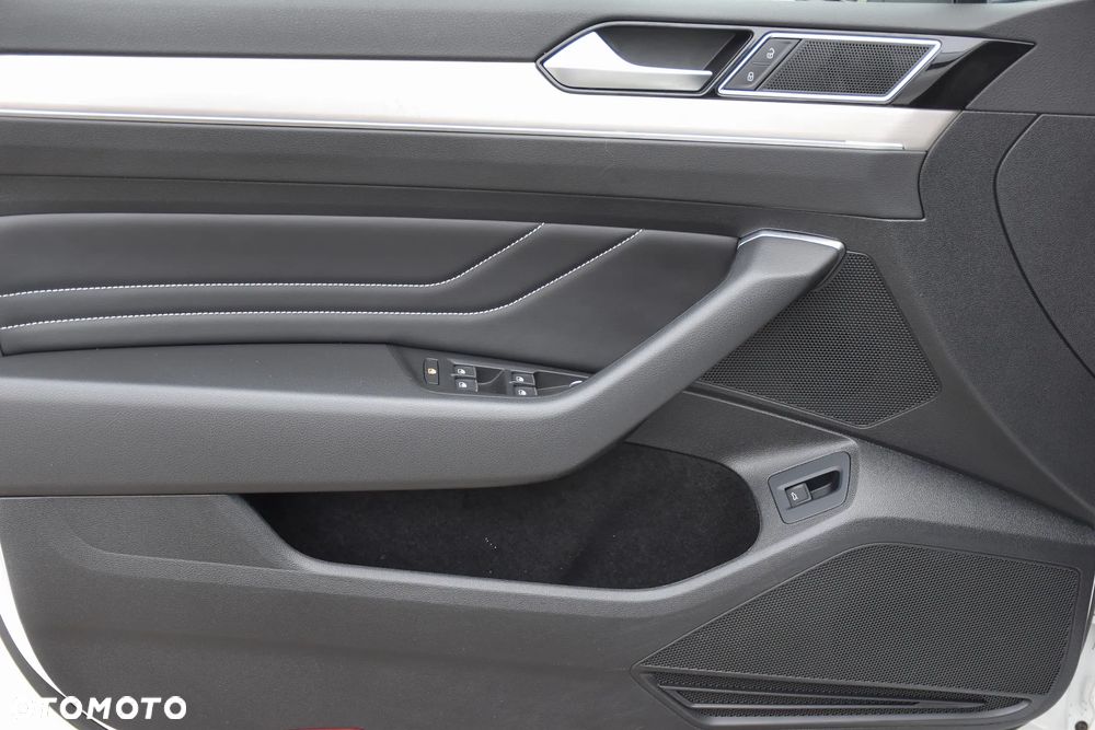 Volkswagen Passat 2.0 TDI SCR DSG 4Motion Elegance - 18