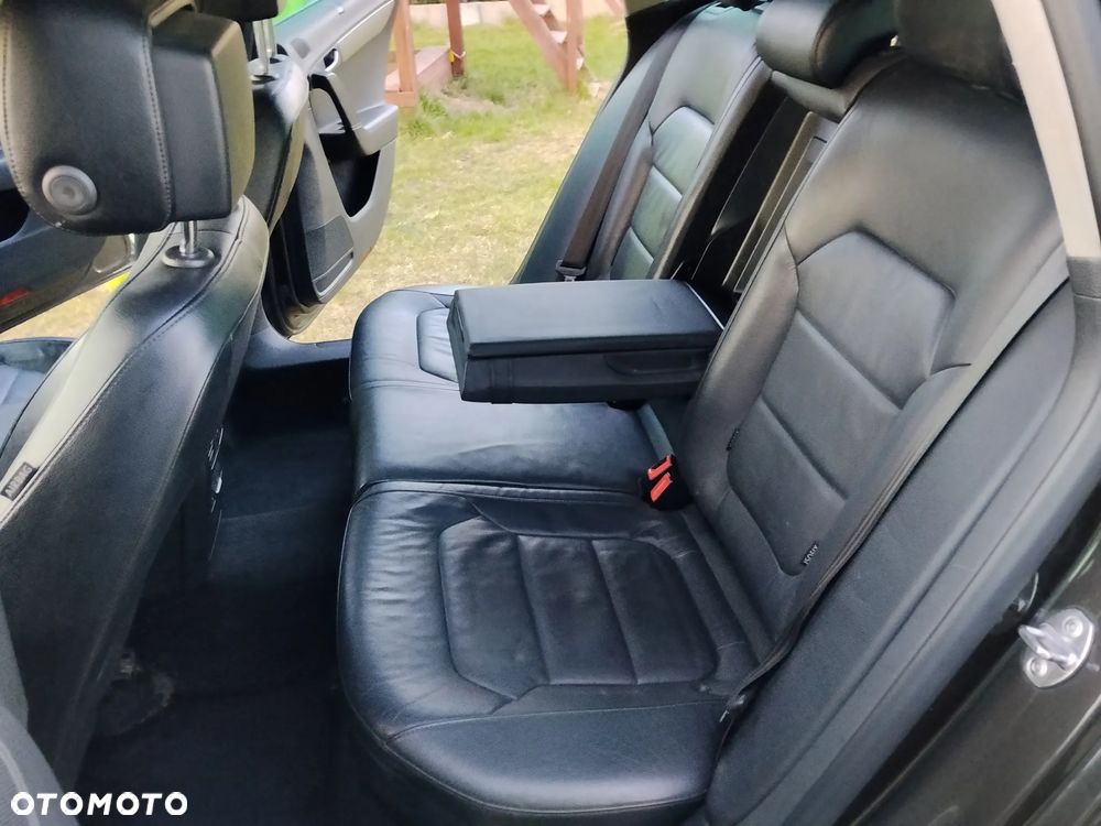 Volkswagen Passat 2.0 TDI Comfortline R-Style DSG - 30