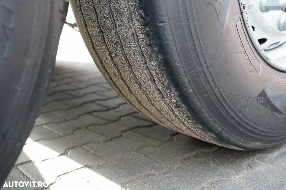 Benalu BENALU / 27 m3 / ALUMINIU / AXĂ RIDICATĂ / GREUTATE: 5.100 KG / PERDĂ ELECTRICĂ - 17