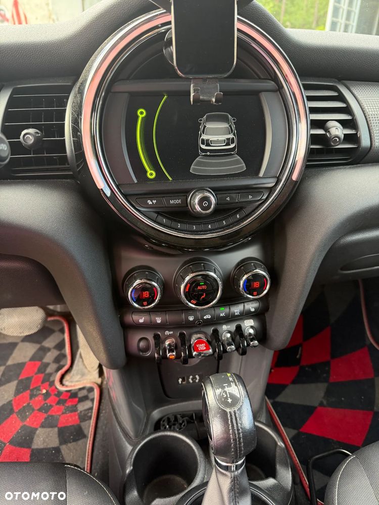 MINI Cooper Standard - 18