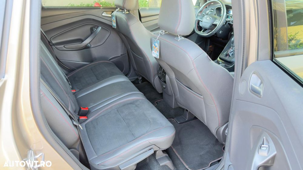 Ford Kuga 2.0 TDCi 4WD Powershift ST-Line - 12