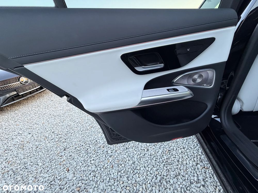 Mercedes-Benz Klasa E 400e 4Matic 9G-TRONIC - 31