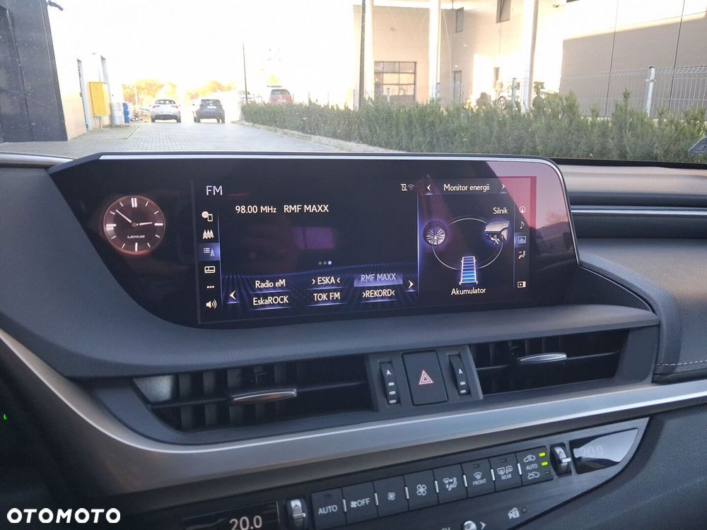 Lexus ES 300h Business Edition + - 14