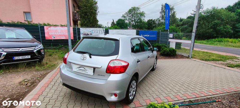 Toyota Auris 1.4 D-4D Terra - 2