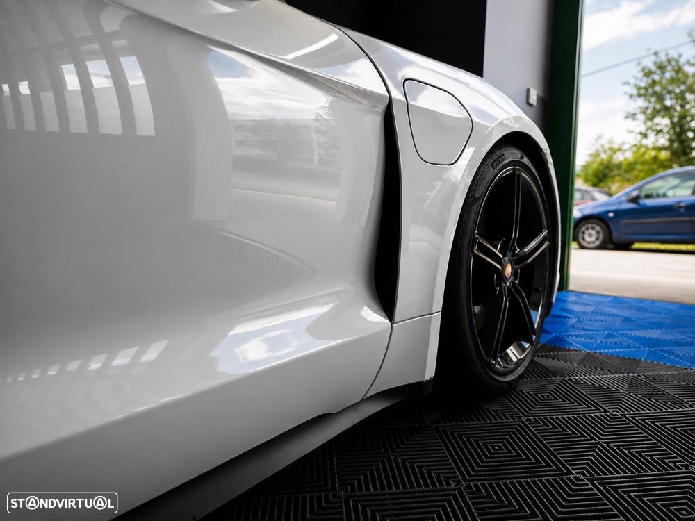 Porsche Taycan Sport Turismo - 4
