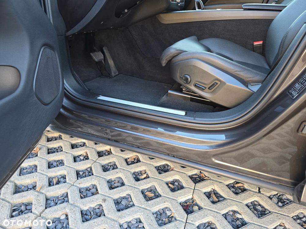 Volvo XC 60 T6 Plug-In Hybrid AWD Plus Dark - 13